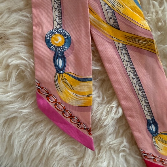 Hermes silk Twilly
Full set - Picture 2 of 5